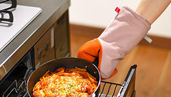 「グッとつかめる耐熱ミトン」に大(男性用)を追加、新発売