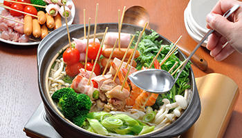 自宅で鍋をつくる主婦は95%! 今年のトレンドは『パーティー串鍋』