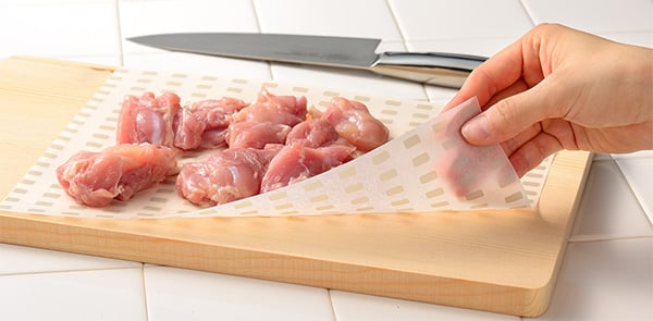 梅雨の食中毒対策にもおススメ！まな板に汚れが付かないシート