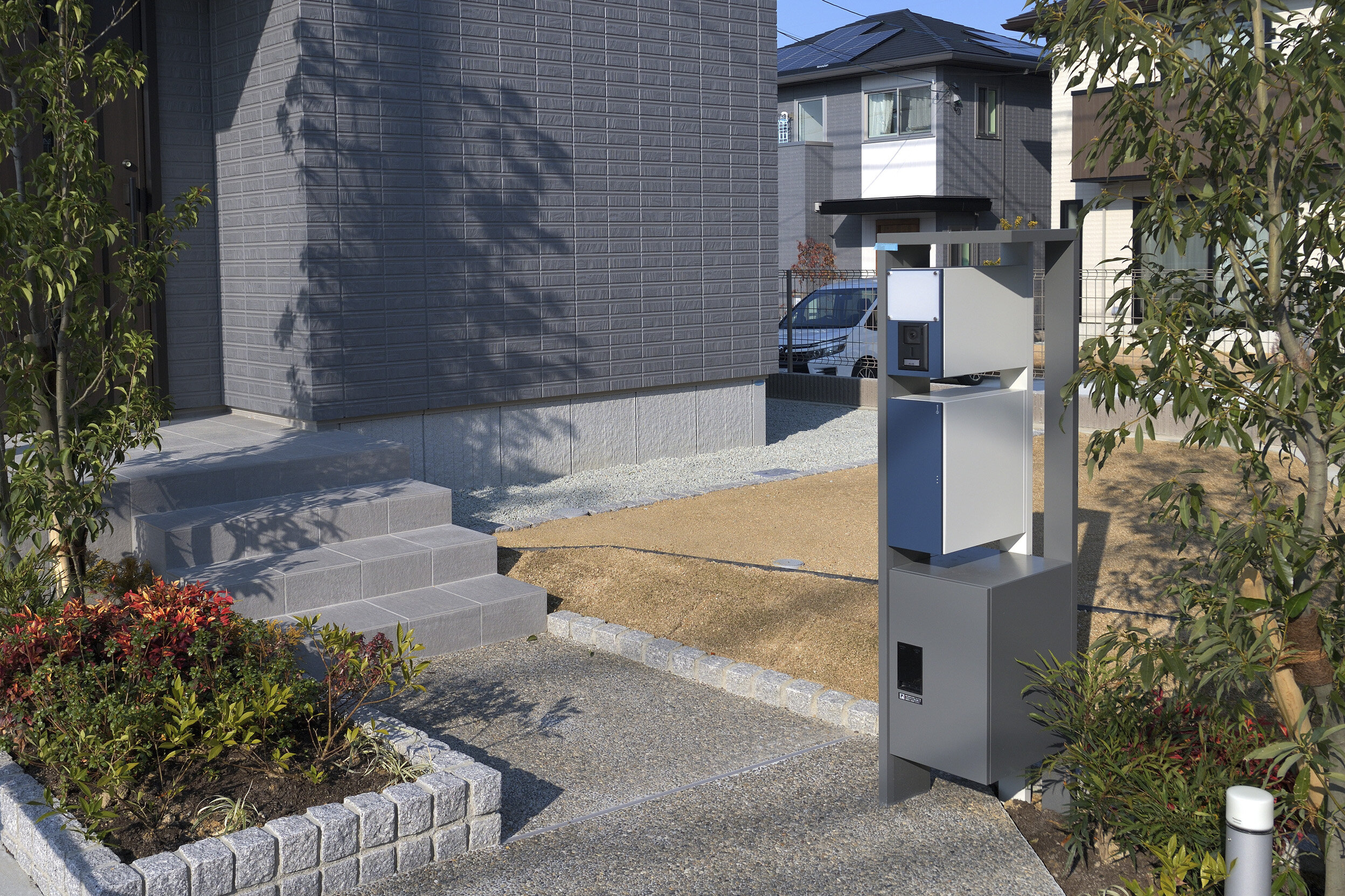 宅配ボックスが備え付けてあるインターホン