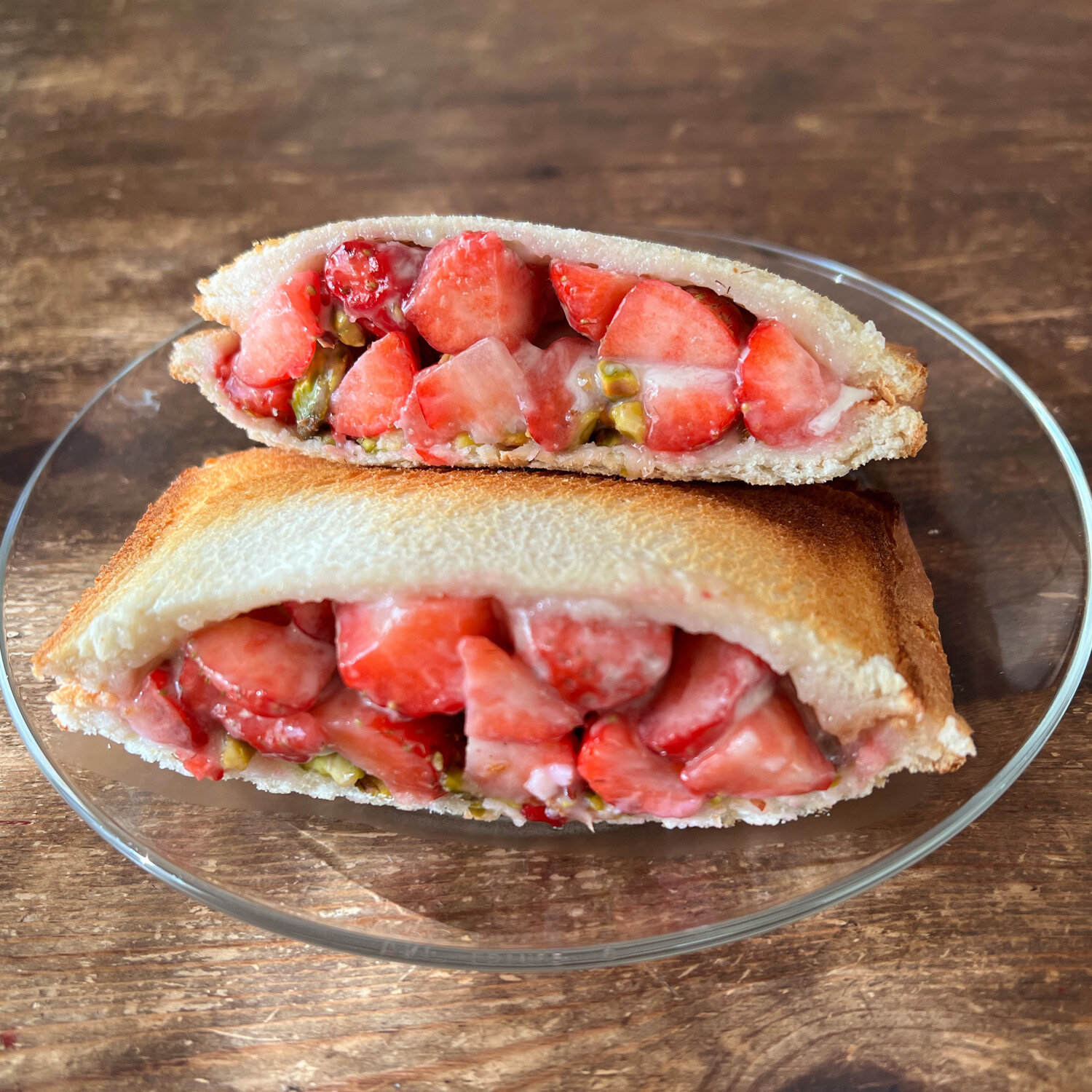 いちごとホワイトチョコのホットサンドのイメージ