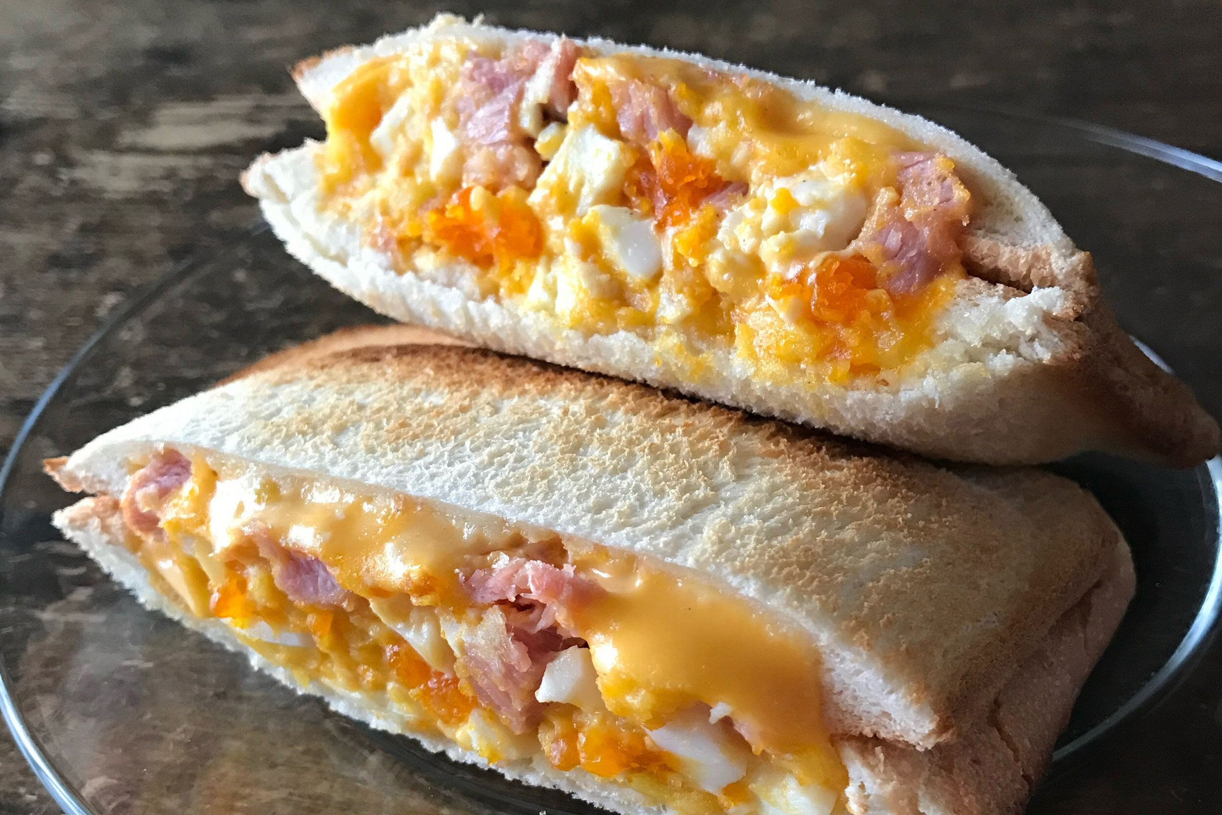ベーコンポテトパイ風ホットサンド