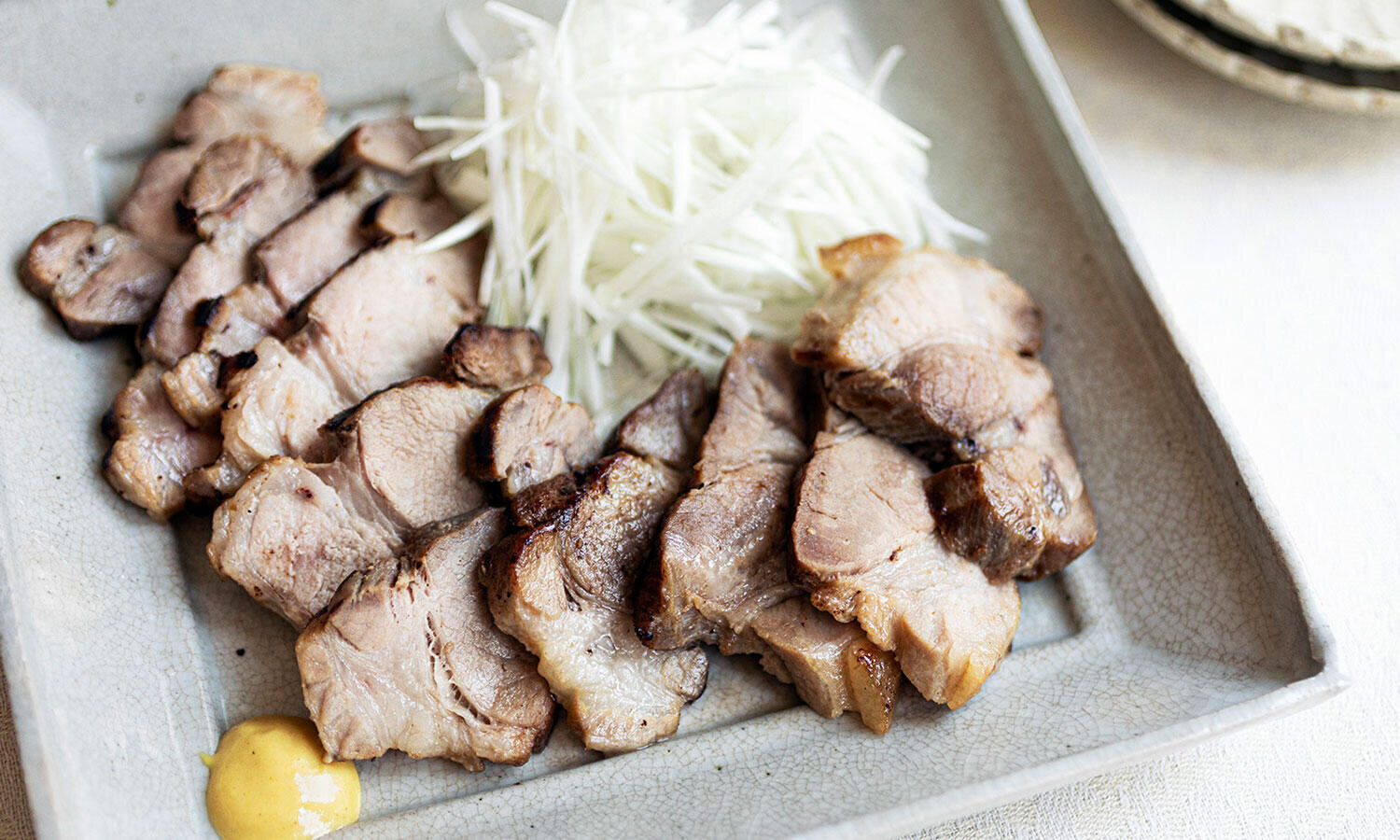 <small>蒸し焼きならではの、しっとり、やわらかな仕上がり</small><br>チャーシュー